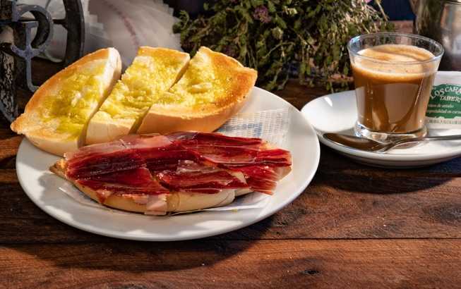 desayuno tostada y café